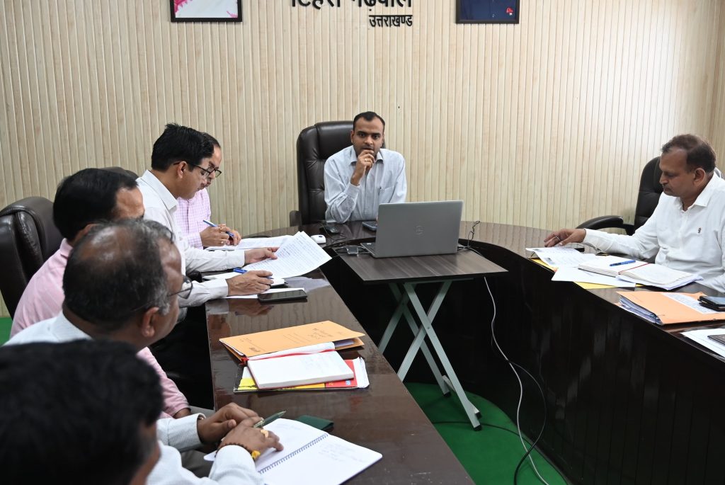 जिलाधिकारी टिहरी गढ़वाल ने प्लास्टिक अपशिष्ट निस्तारण के संबंध में अधिकारियों दिए जरूरी निर्देश