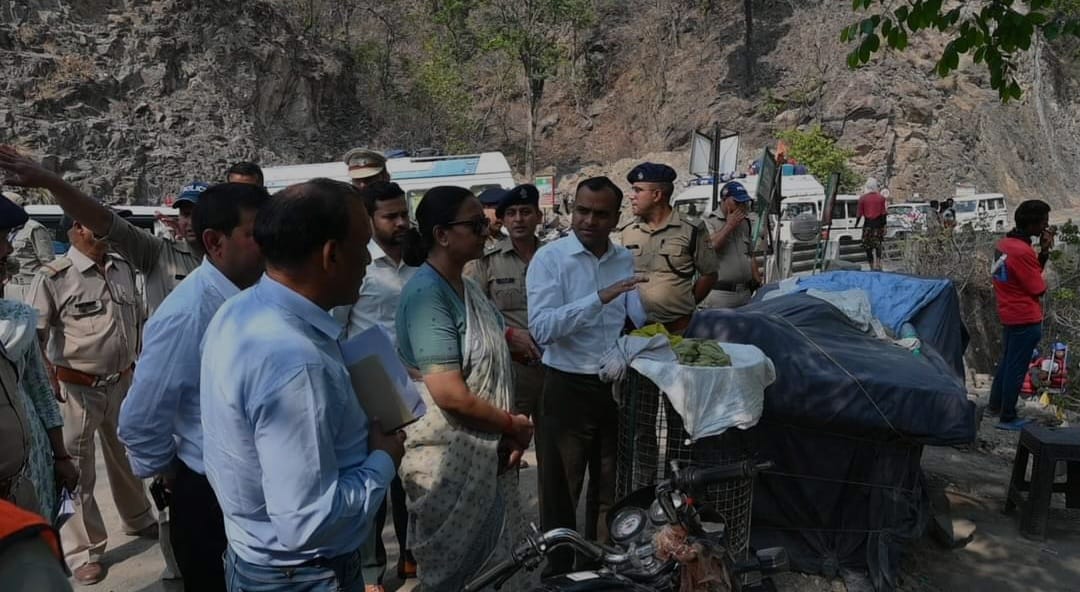 मुख्य सचिव ने टिहरी क्षेत्रांतर्गत तपोवन से कौड़ियाला तक संचालित राफ्टिंग व्यवस्थाओं का निरीक्षण किया