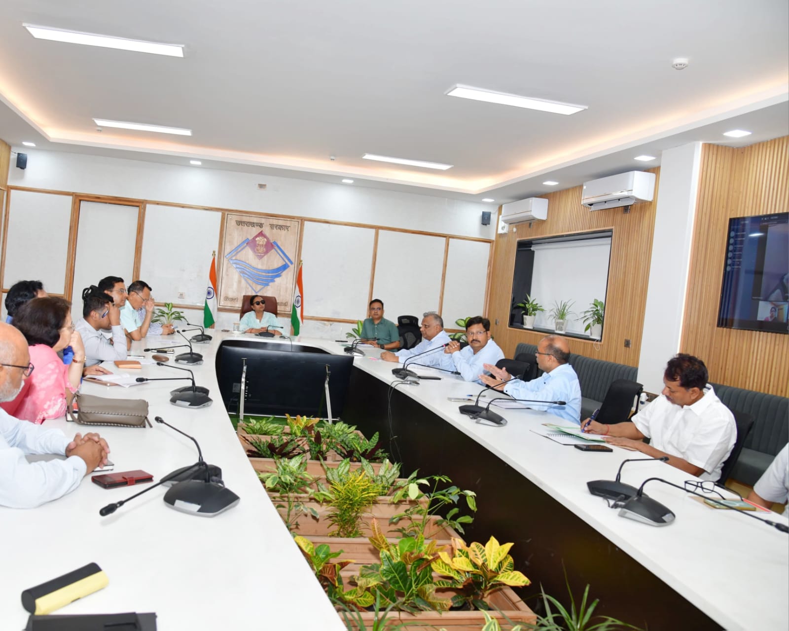 मुख्य सचिव राधा रतूड़ी ने आगामी 30 मई को मा0 उप राष्ट्रपति के जनपद नैनीताल एवं उधमसिंह नगर के प्रस्तावित भ्रमण के दौरान सुरक्षा एवं अन्य आवश्यक व्यवस्थाओं की तैयारियों के सम्बन्ध में बैठक की