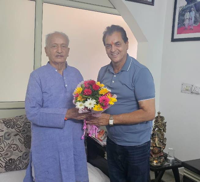 कैबिनेट मंत्री डॉ प्रेमचंद अग्रवाल ने पूर्व मुख्यमंत्री व पूर्व राज्यपाल महाराष्ट्र श्री भगत सिंह कोश्यारी जी से भेंट की