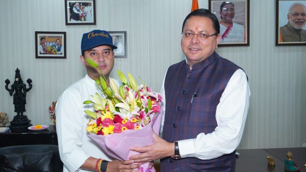 मुख्यमंत्री धामी ने की केंद्रीय संचार मंत्री से भेंट, राज्य में संचार सेवाओं के विस्तार से संबंधित विभिन्न विषयों पर की चर्चा