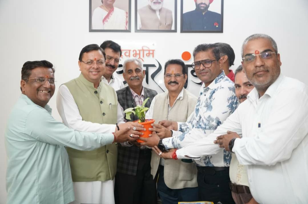 CM धामी से मुख्यमंत्री आवास में स्टेट प्रेस क्लब, उत्तराखण्ड के प्रतिनिधिमंडल ने भेंट की