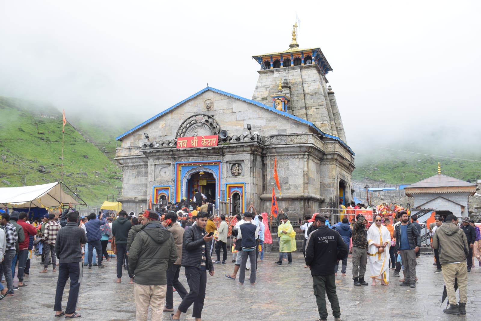 श्रावण मास के प्रथम सोमवार को केदारनाथ धाम में प्रदेश की सुख, शांति, समृद्धि एवं ऐश्वर्य के लिए विशेष पूजा-अर्चना की गई
