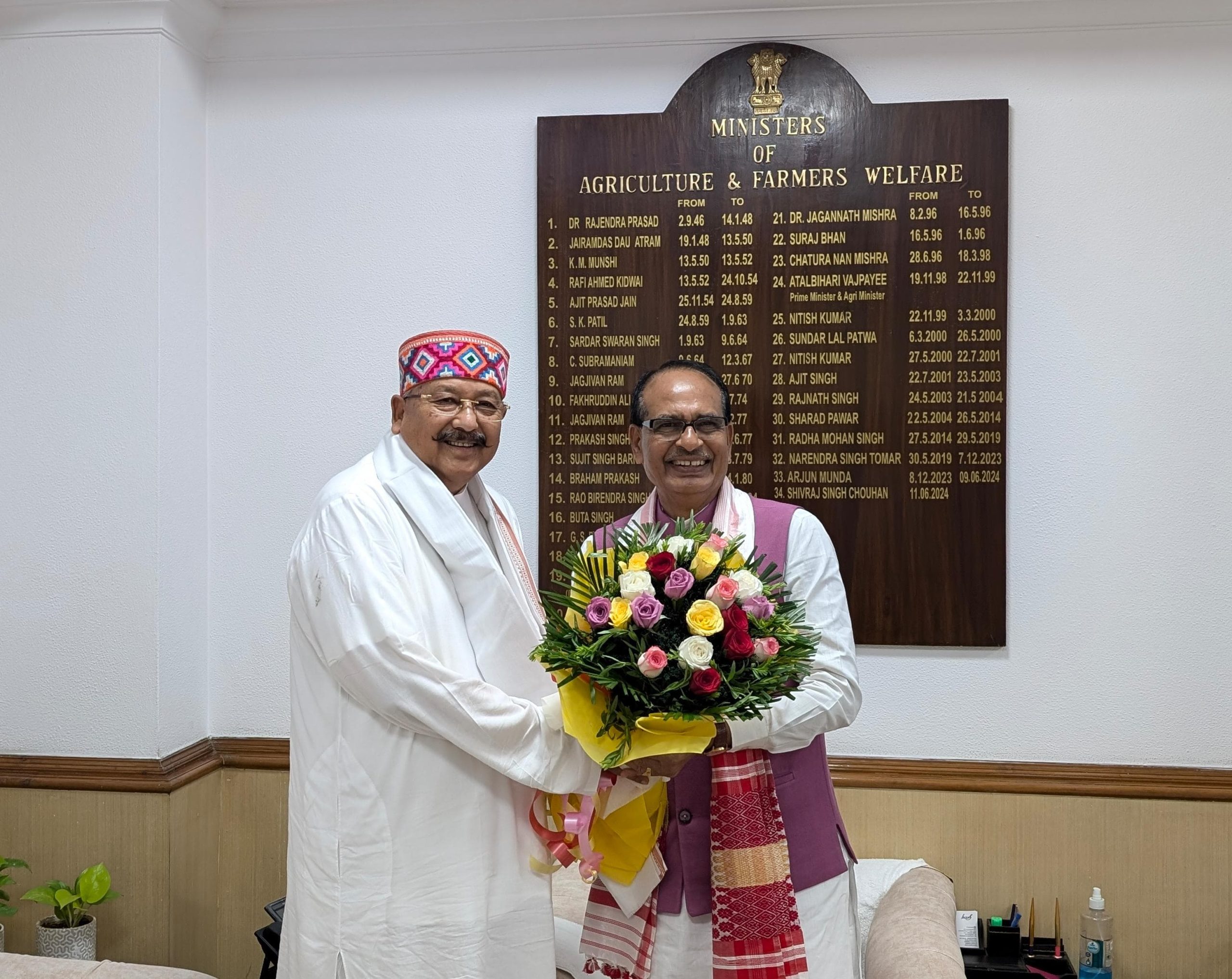 केंद्रीय कृषि मंत्री शिवराज से मिले महाराज