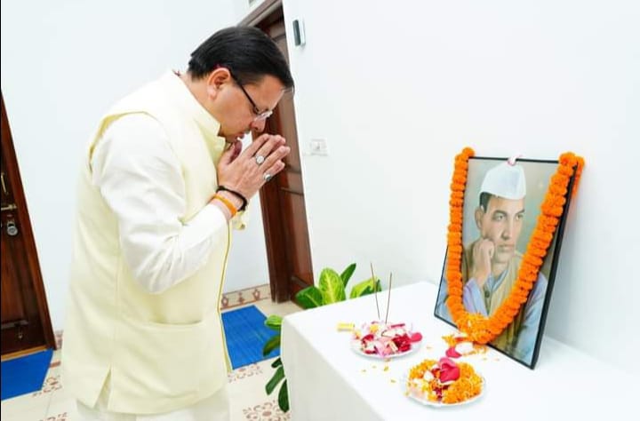 CM धामी ने टिहरी जन क्रांति के नायक अमर शहीद श्रीदेव सुमन की पुण्यतिथि पर उनके चित्र पर श्रद्धा सुमन अर्पित कर श्रद्धांजलि दी