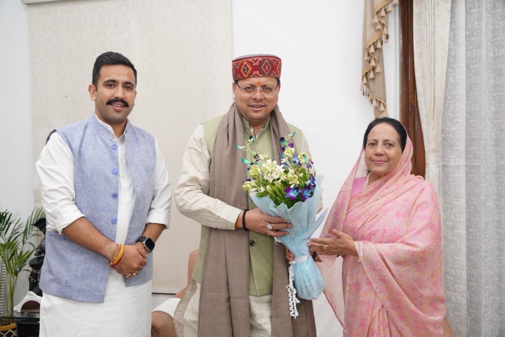 CM धामी से हिमाचल के कैबिनेट मंत्री विक्रमादित्य सिंह ने भेंट की