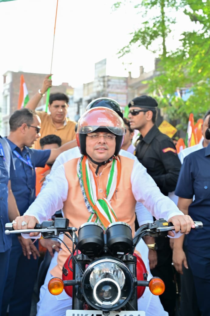 तिरंगा बाइक रैली में शामिल हुए मुख्यमंत्री