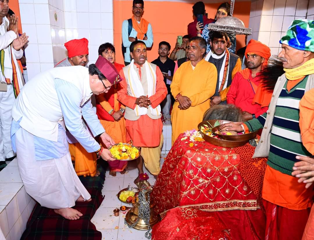 CM धामी ने मां वाराही धाम में लगने वाले बग्वाल मेले में प्रतिभाग किया