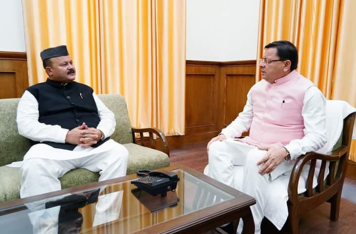 CM धामी से विधायक हरीश धामी ने की मुलाक़ात