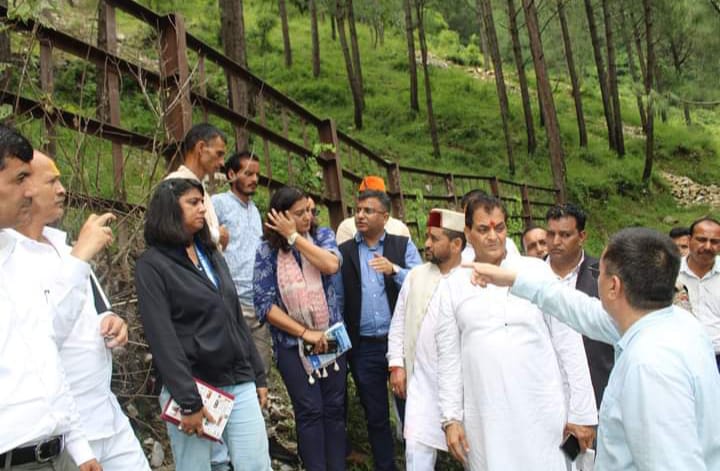 कैबिनेट मंत्री प्रेमचंद अग्रवाल पहुंचे उत्तरकाशी,वरूणावत पर्वत लैंडस्लाइड जोन का निरीक्षण किया