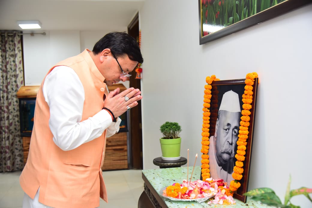 CM धामी ने भारत रत्न पं.गोविन्द बल्लभ पंत की जयंती के अवसर पर उनके चित्र पर श्रद्धा सुमन अर्पित कर श्रद्धांजलि दी