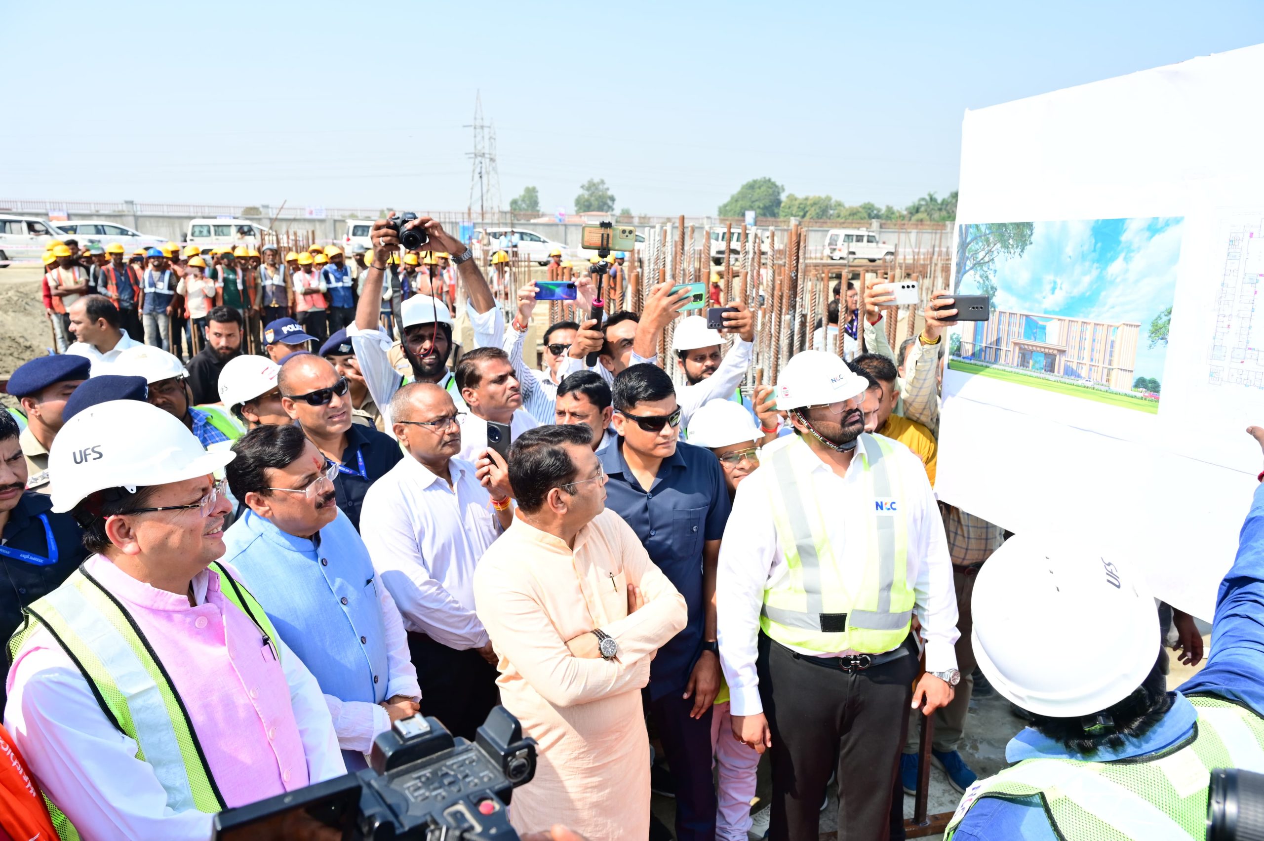 CM धामी ने खुरपिया फार्म में निर्माणाधीन एम्स सैटेलाइट सेन्टर का स्थलीय निरीक्षण किया