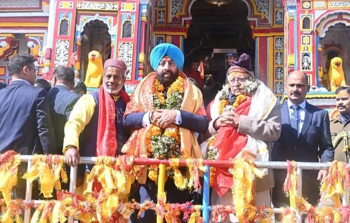 राज्यपाल लेफ्टिनेंट जनरल गुरमीत सिंह (से नि) ने बद्री विशाल के दर्शन किए