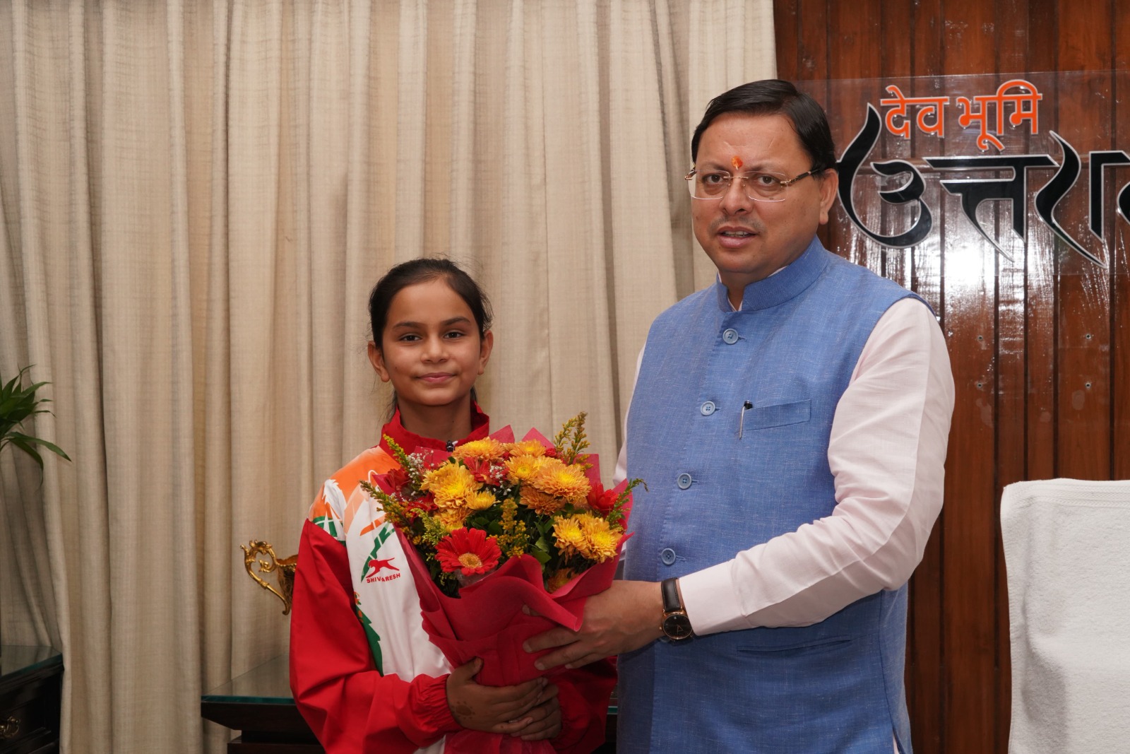 CM धामी से युवा मुक्केबाज दीपाली थापा ने भेंट की