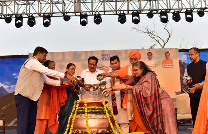 हरिद्वार में नमामि गंगे घाट पर आठवां गंगा उत्सव मनाया गया