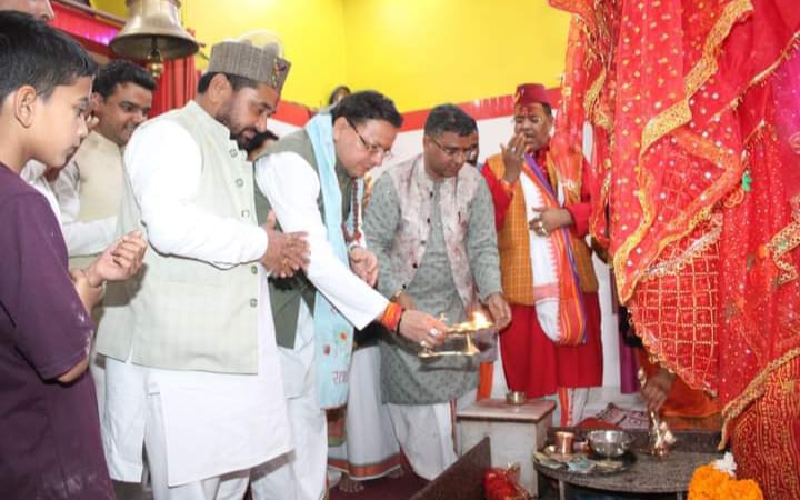 CM धामी ने श्री शक्ति मंदिर एवं काशी विश्वनाथ मंदिर के दर्शन किए