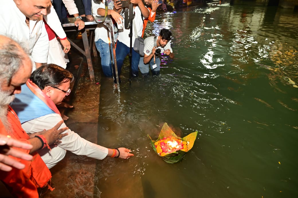 हर व्यक्ति के जीवन से अंधकार को दूर कर खुशियों का उजियारा फैलाए दीपोत्सव : मुख्यमंत्री