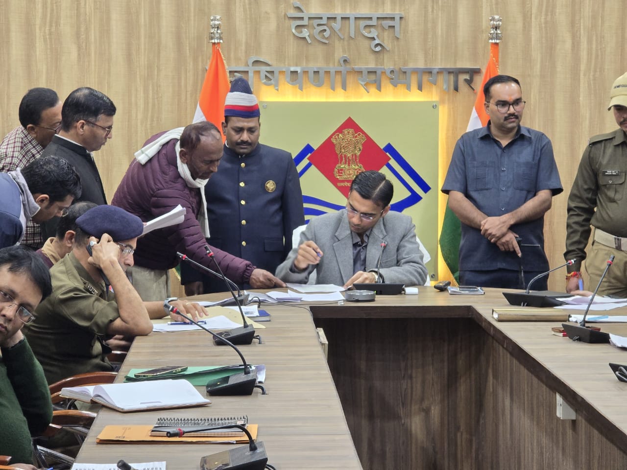 DM सविन बंसल की अध्यक्षता में जन सुनवाई कार्यक्रम का आयोजन हुआ
