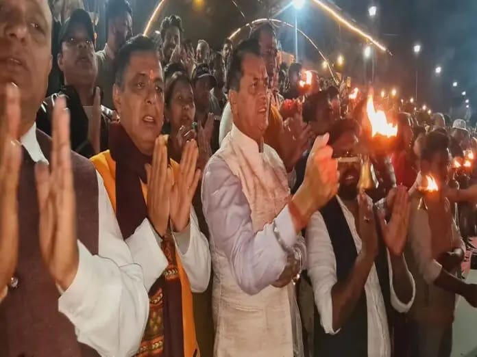 भाजपा राष्ट्रीय अध्यक्ष जेपी नड्डा और गढ़वाल सांसद अनिल बलूनी के जन्मदिन पर भाजपाइयों ने की गंगा आरती