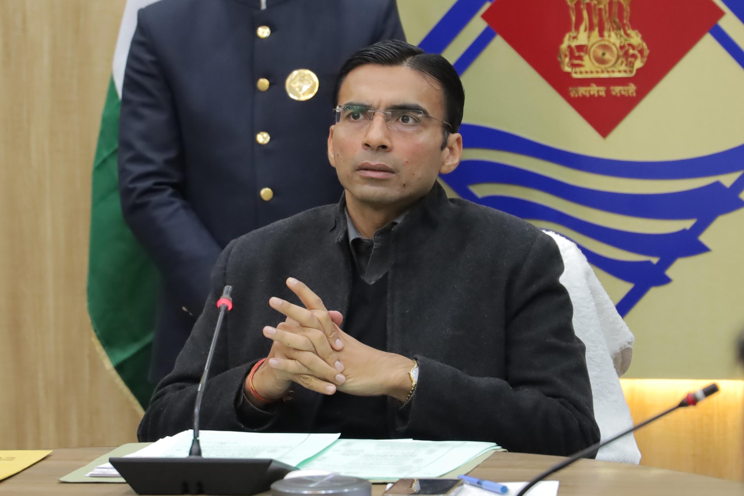 बिना अनुमति के टावर लगाने पर सीलिंग की कार्यवाही सहित होगी एफआईआर : डीएम
