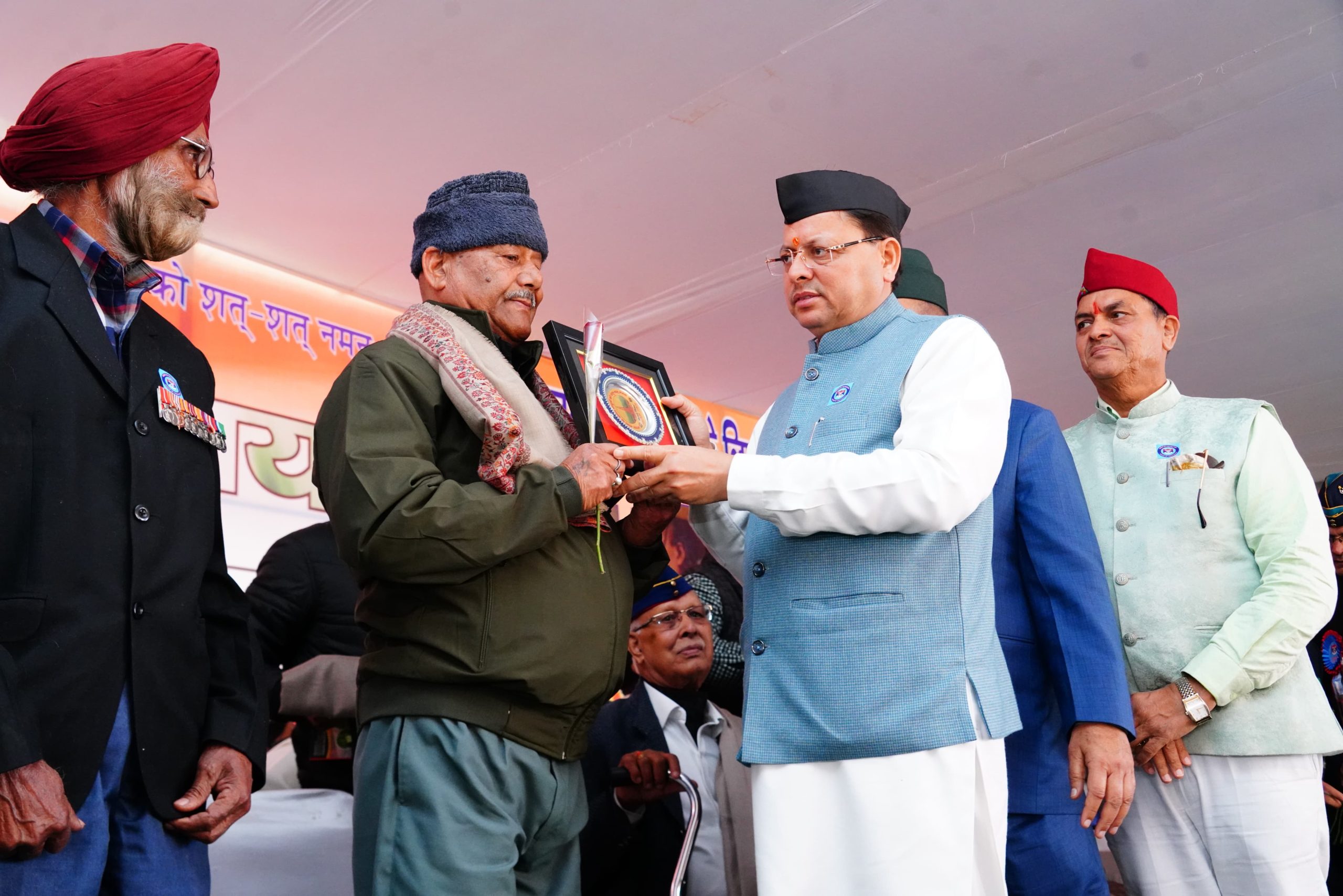 1971 भारत- पाकिस्तान युद्ध, विजय दिवस समारोह में सीएम पुष्कर सिंह धामी ने दी शहीदों को श्रद्धांजलि