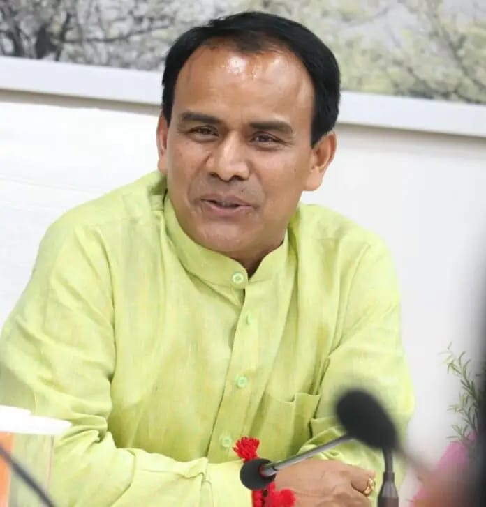 सरकारी स्कूलों में शिक्षा की गुणवत्ता सुधारने हेतु सरकार का फोकस प्राथमिक विद्यालयों पर : डॉ. धन सिंह रावत
