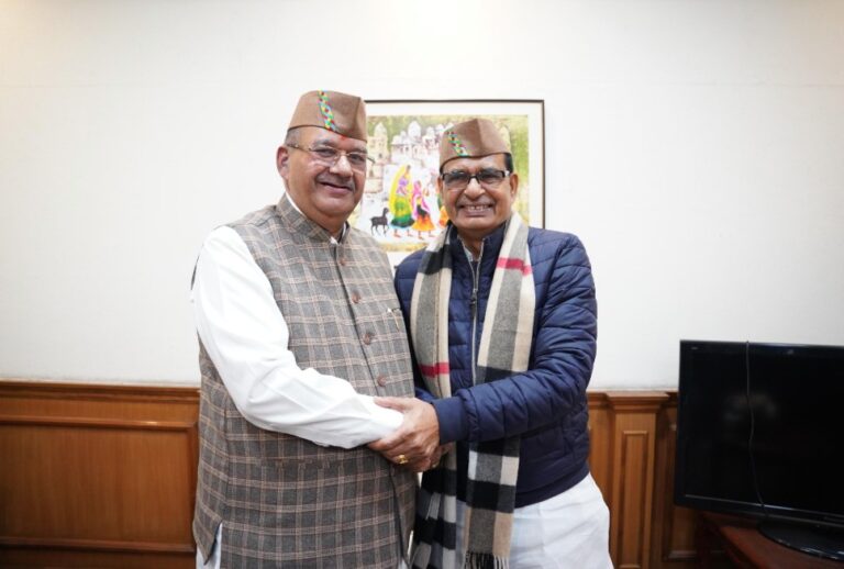 ग्राम्य विकास मंत्री गणेश जोशी ने केंद्रीय ग्रामीण विकास मंत्री शिवराज सिंह चौहान से की शिष्टाचार भेंट