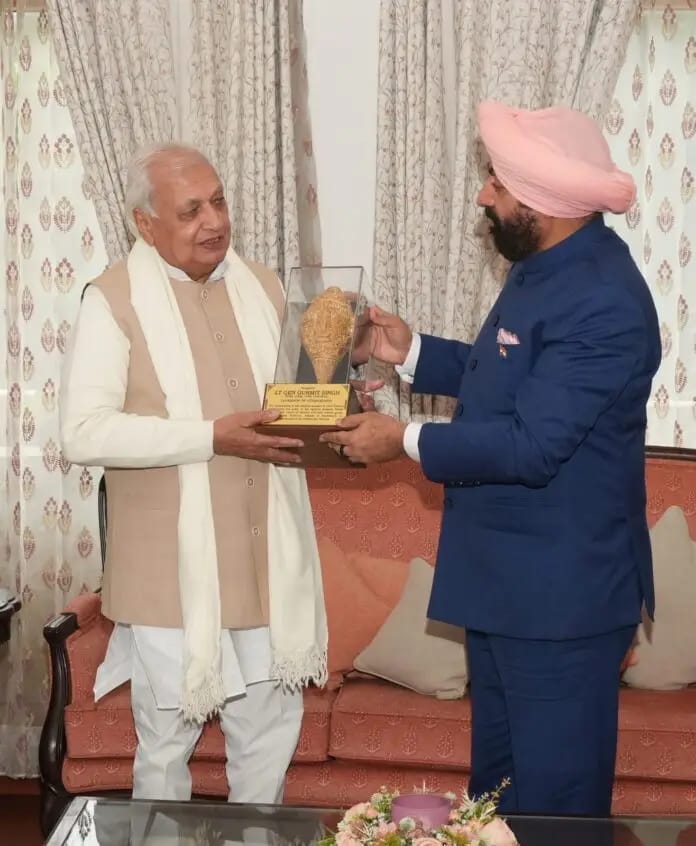 उत्तराखण्ड भ्रमण पर आए केरल के राज्यपाल आरिफ मोहम्मद खान ने की राज्यपाल गुरमीत सिंह से मुलाकात 