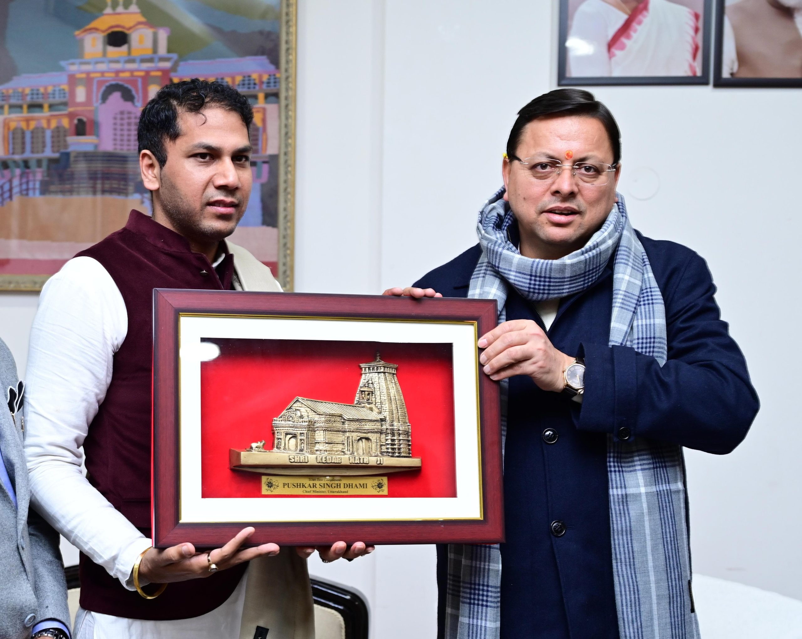 सीएम धामी से फ्रैंकफर्ट (जर्मनी) के संसद सदस्य राहुल कुमार कंबोज ने भेंट की