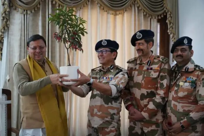 महानिरीक्षक आईटीबीपी संजय गुंज्याल एवं अन्य वरिष्ठ अधिकारियों ने सीएम धामी से भेंट कर नव वर्ष की बधाई दी