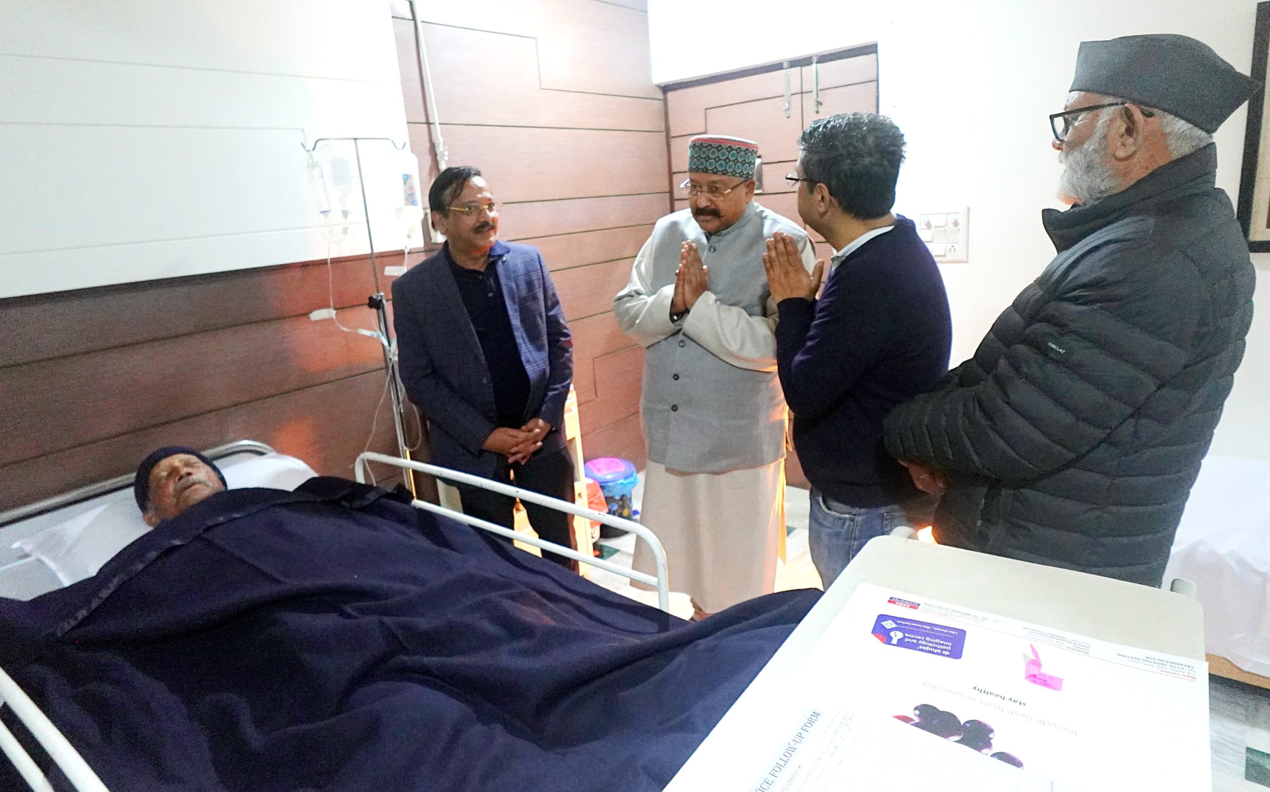 महाराज ने अस्पताल पहुंचकर जाना पूर्व मुख्यमंत्री का हाल