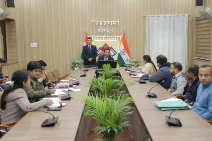 डीएम बंसल ने की ईवी चार्जिंग स्टेशन प्रोजेक्ट कार्यों की प्रगति की समीक्षा