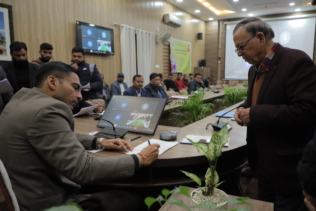 DM सविन बंसल की अध्यक्षता में जनसुनवाई कार्यक्रम का आयोजन हुआ