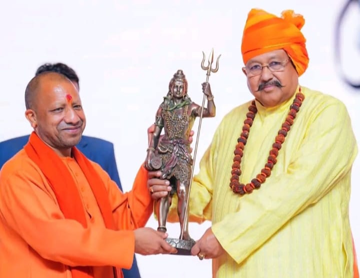 महाराज ने की महाकुंभ में योगी के कुशल प्रबंधन की तारीफ