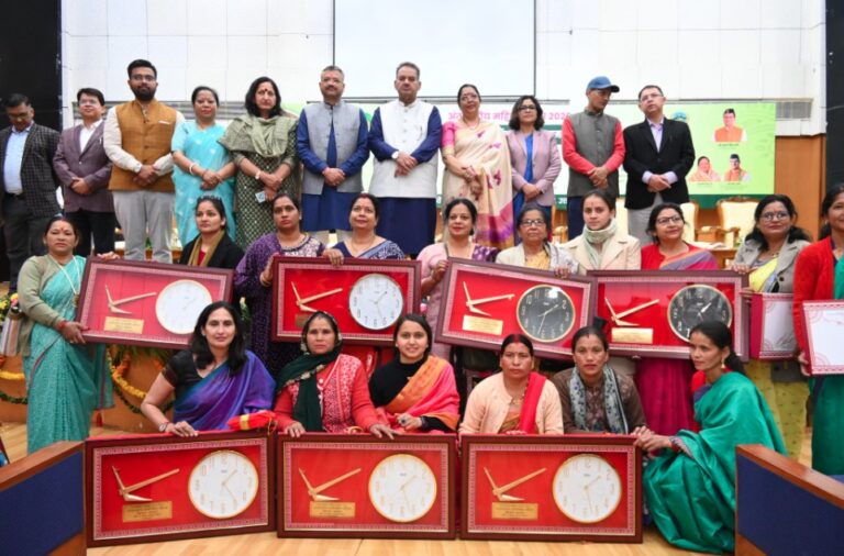 कृषि मंत्री गणेश जोशी ने महिला किसान बहनों को “उत्तराखण्ड प्रगतिशील महिला किसान सम्मान 2025” से किया सम्मानित