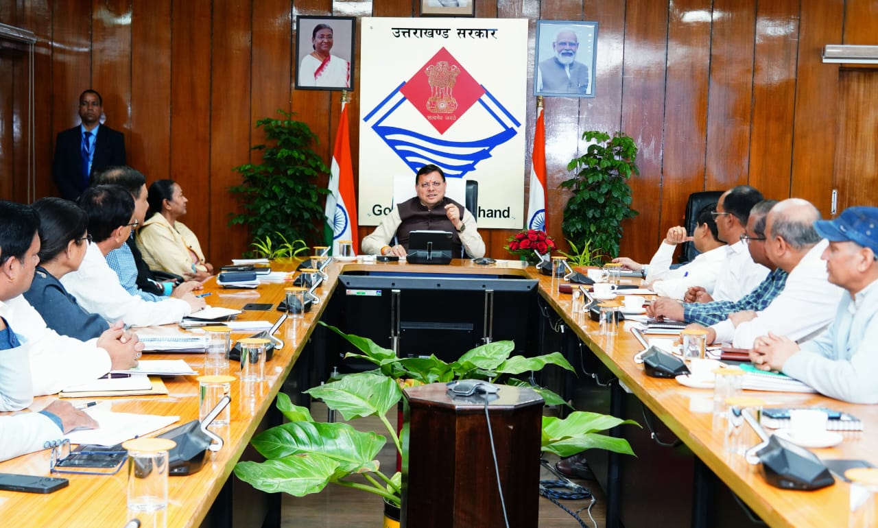 मुख्यमंत्री धामी ने जल स्रोतों के संरक्षण के लिए वृहद स्तर पर कार्य करने का दिया निर्देश