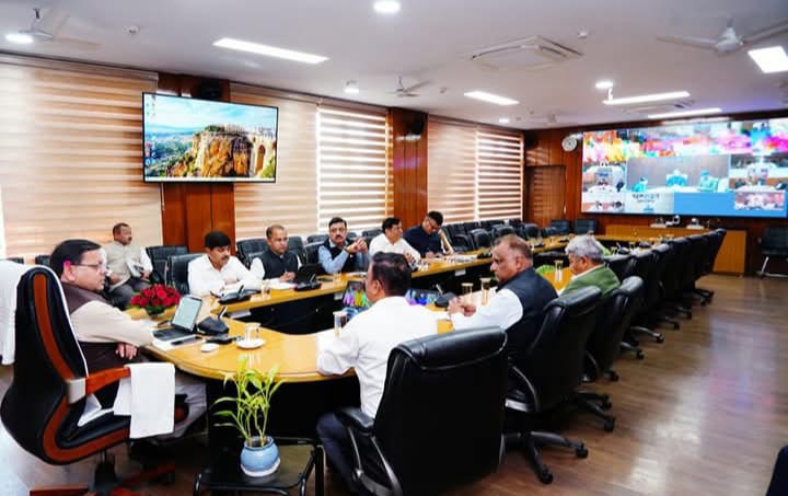 मुख्यमंत्री पुष्कर सिंह धामी ने सचिवालय में उच्च स्तरीय बैठक की