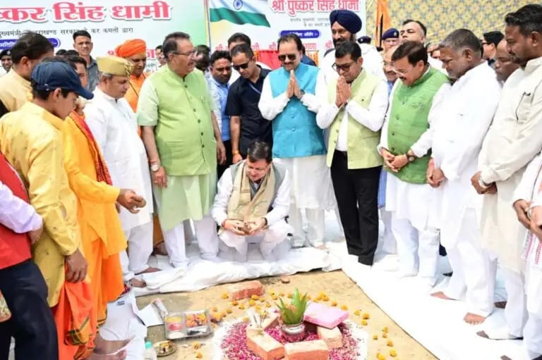 सीएम धामी ने किया खटीमा में 213 फीट ऊँचे राष्ट्रीय ध्वज की स्थापना के लिए भूमि पूजन