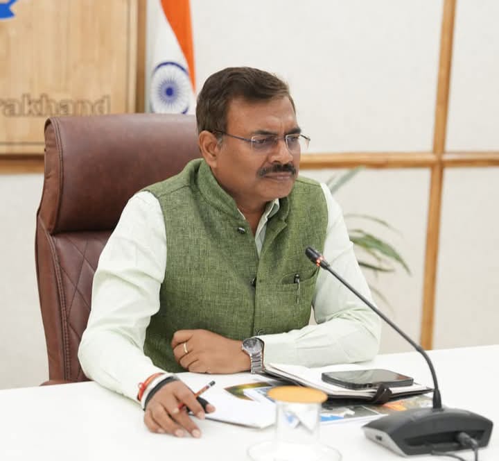 मुख्यमंत्री के निर्देश पर मुख्य सचिव ने अधिकारियों की बैठक लेकर लिया चार धाम यात्रा तैयारियों का जायजा