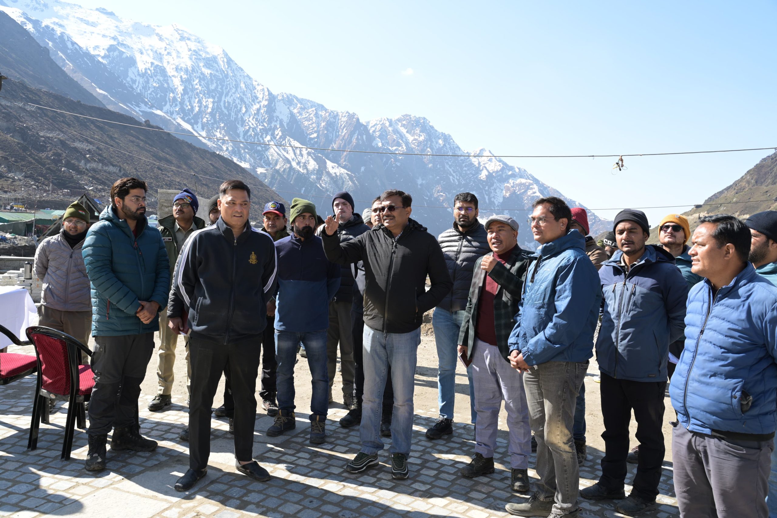 मुख्य सचिव आनन्द बर्द्धन ने केदारनाथ यात्रा व्यवस्थाओं का लिया जायजा, पुनर्निर्माण कार्यों और यात्रियों की सुविधाओं का किया निरीक्षण