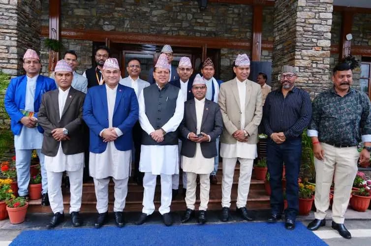 नेपाल से आए 10 सदस्यों के प्रतिनिधिमंडल ने की मुख्यमंत्री धामी से भेंट