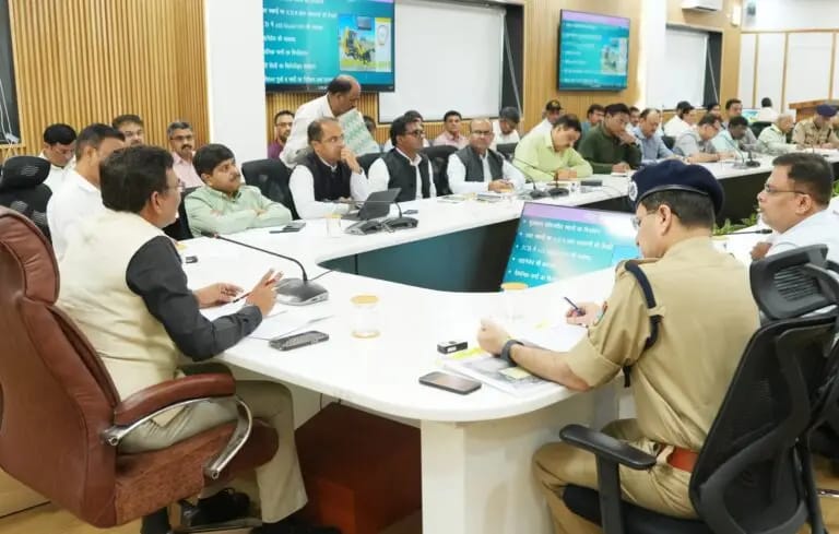 मुख्य सचिव ने की प्रदेश में नागरिक सुरक्षा पूर्वाभ्यास के सम्बन्ध में अधिकारियों एवं जिलाधिकारियों संग बैठक