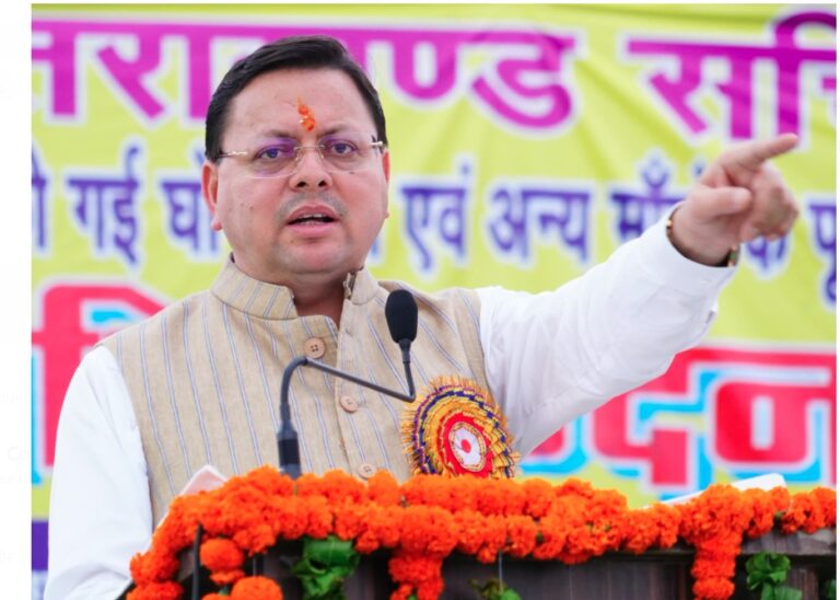 सीएम धामी की कर्मियों को नसीहत, संवेदनशीलता और निष्ठा से करें कार्य