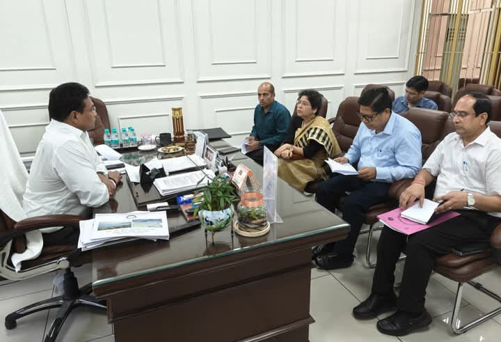 स्वास्थ्य सचिव डॉ. आर. राजेश कुमार ने विभागीय उच्च अधिकारियों के साथ कोविड-19 प्रबंधन को लेकर एक महत्वपूर्ण समीक्षा बैठक की
