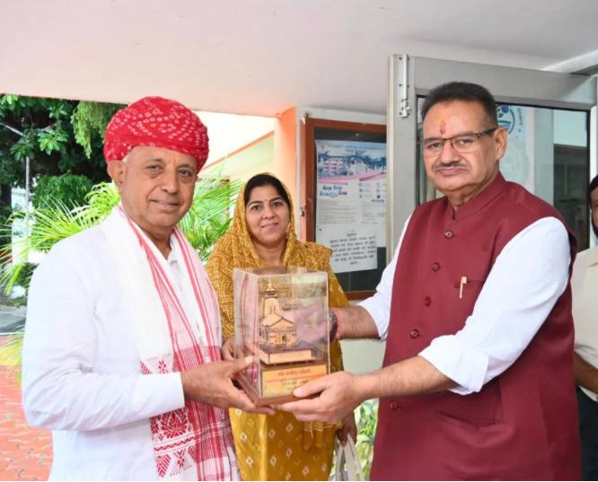 केंद्रीय राज्य मंत्री भागीरथ चौधरी ने जनपद देहरादून के कृषकों के साथ संवाद किया