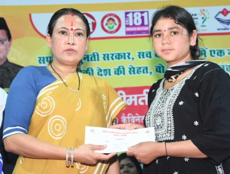 मंत्री रेखा आर्या ने नवनियुक्त कार्यकत्रियों और सहायिकाओं को दिए नियुक्ति पत्र