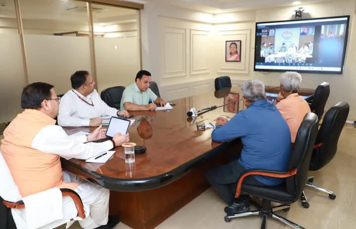 सीएम की बैठक, कांवड़ यात्रा में कानून व्यवस्था बनाए रखने पर जोर, लापरवाह अफसरों को दी चेतावनी