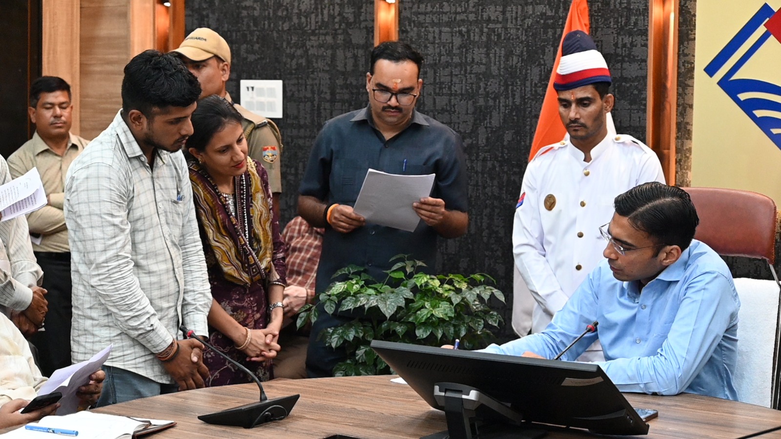 सीएम की प्रेरणा से डीएम जन दर्शन निर्णायक फैसलों से जन के लिए न्याय, शिक्षा, सहायता की ओर अग्रसर