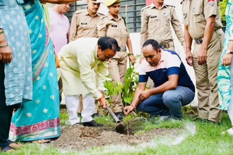 हरेला पर्व : शिक्षा विभाग ने रोपे 1.5 लाख से अधिक पौधे