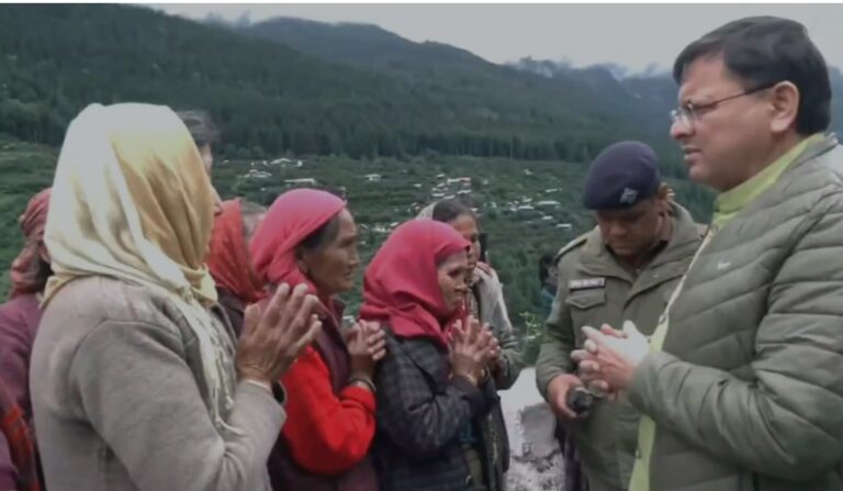 धराली में रेस्क्यू ऑपरेशन की समीक्षा के लिए उत्तरकाशी में डटे सीएम धामी